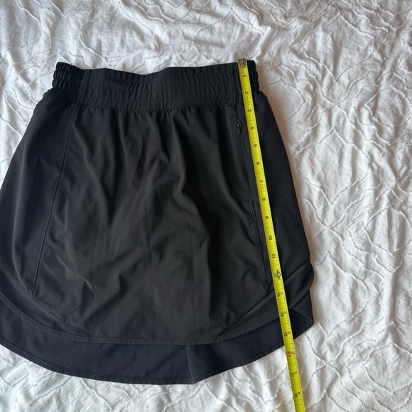 Lululemon Black Hotty Hot Skort Skirt Waist Band Mesh Detail - Picture 3 of 9